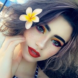 Meet your Posher, Kynthia